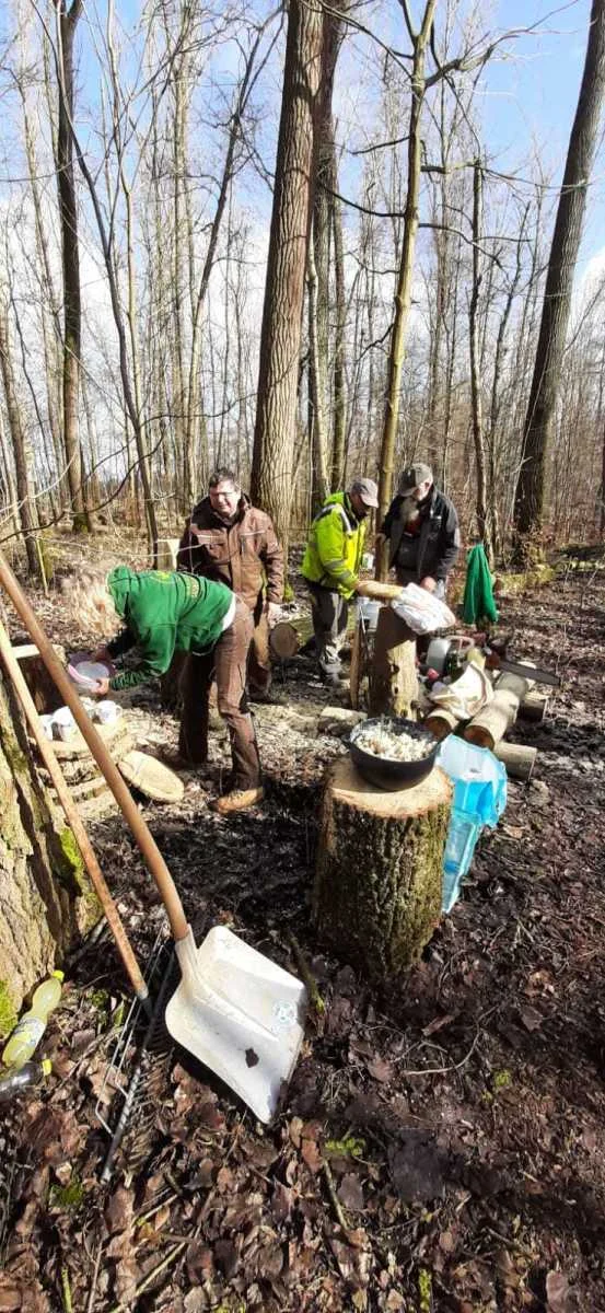 Team des Waldfriedhofs Waldurne bei Waldarbeiten – Karl-Martin Gabbey und Mitarbeiter